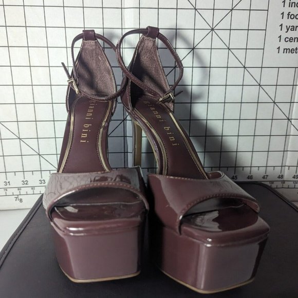 NEW- Women's Gianni Bini Natali Patent Ankle Strap Platform Dress Sandals - Picture 3 of 7